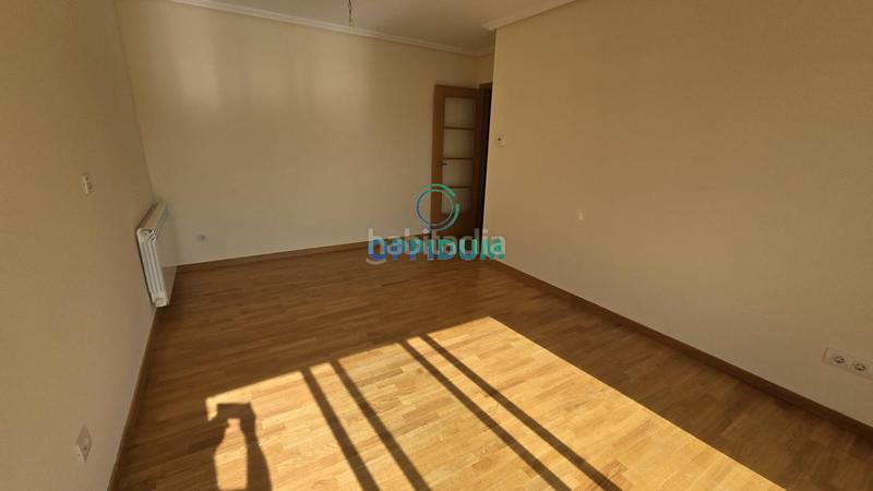 Foto 6fa47360-e96b-4af5-b2ab-42dbd42ca452. Bureau avec parking dans Miño