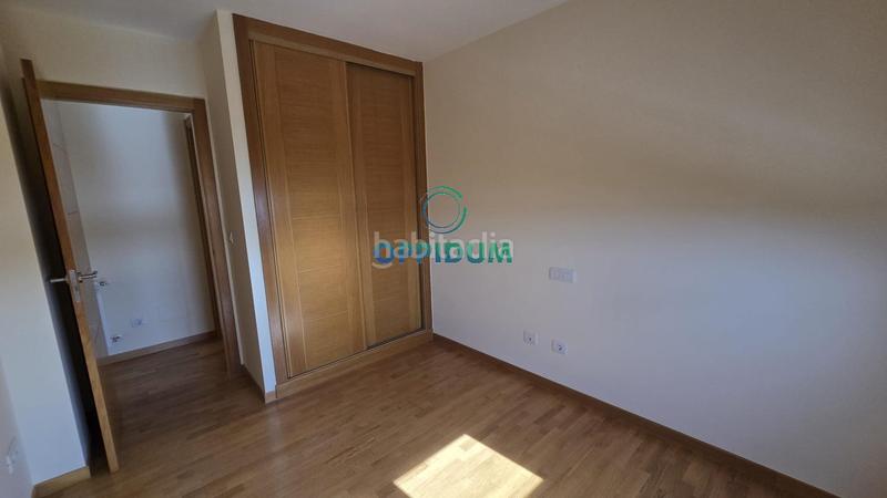 Foto 831c7f38-a6e3-4bc9-a36a-ad256db30f7d. Bureau avec parking dans Miño