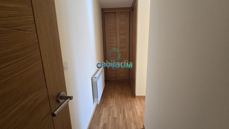 Foto ab09ed59-be60-406e-b186-3bea665abeed. Bureau avec parking dans Miño