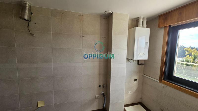 Foto b20d63a7-ce4c-4b93-8f34-ba60df70fdd9. Office space in travesía francisco garcia picos 10 in Miño