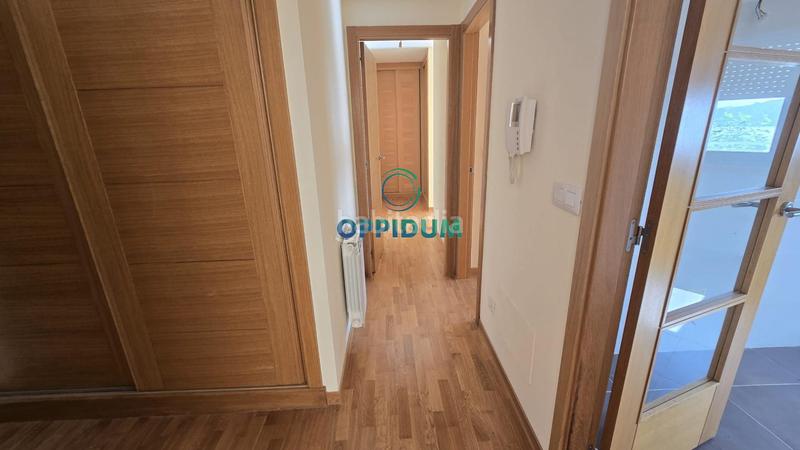 Foto bf01433d-e6a0-4822-99c5-fa6340ec09ff. Bureau avec parking dans Miño