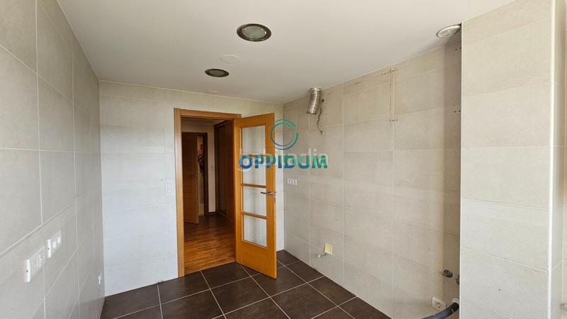 Foto ce728453-7189-4004-9685-43f065210e2c. Office space in travesía francisco garcia picos 10 in Miño