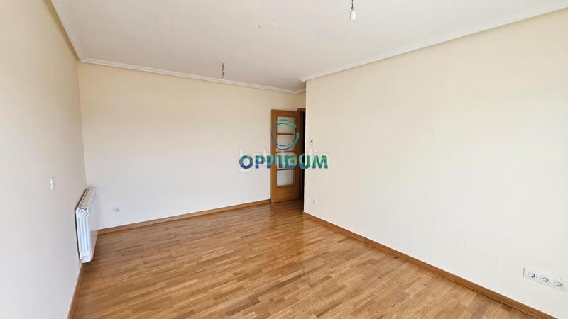 Foto d975efee-93c3-436b-a7fc-921a1774fc74. Office space in travesía francisco garcia picos 10 in Miño