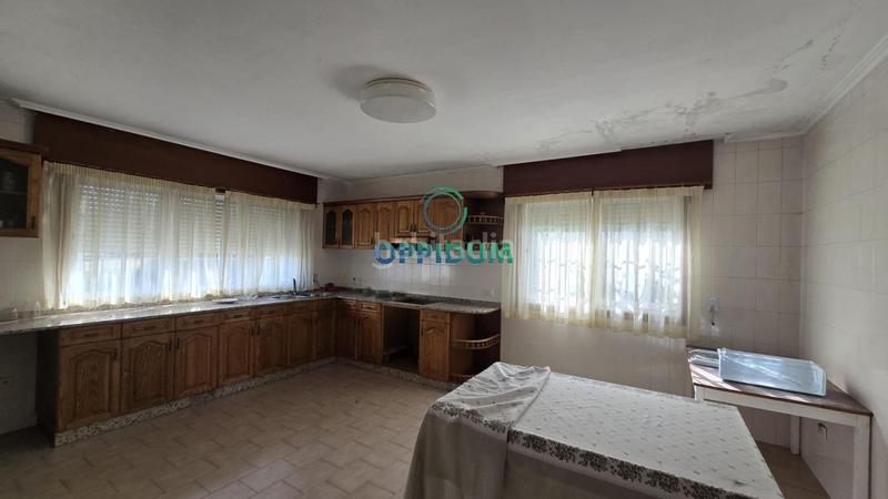 Foto 2a828f70-4e28-4958-a68b-8f07228fa4e6. House with parking pool in Cambre