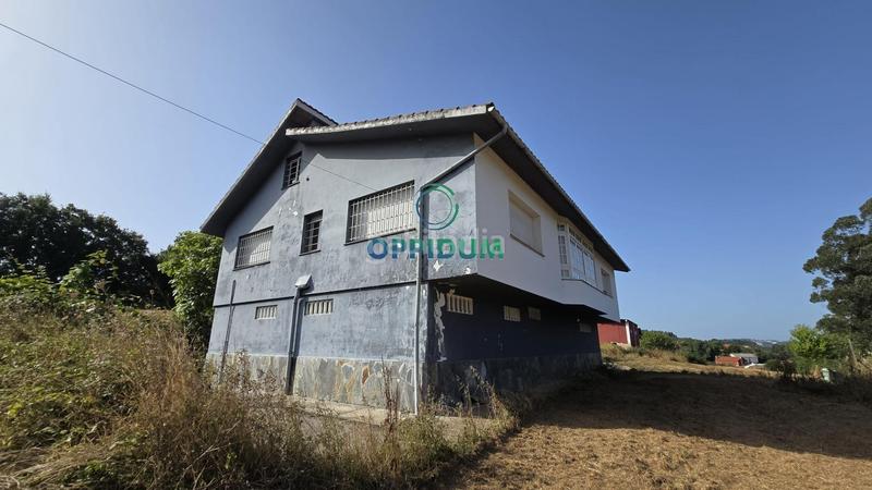 Foto c706ac26-56cd-4258-ab2e-6c77460add35. House with parking pool in Cambre