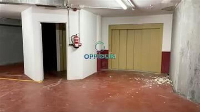 Foto 3fca8c34-8ccf-492b-9ed9-304b4c12cbde. Aparcament cotxe a avenida marques de figueroa 21 a Fene