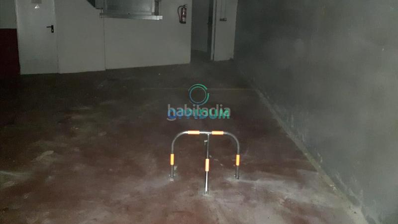 Foto b9d6fb54-148b-4a3b-934d-e0ce45362807. Aparcament cotxe a avenida marques de figueroa 21 a Fene