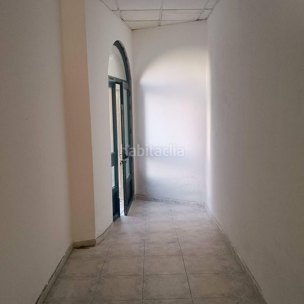 Foto 8bfd45bc-c9e7-4412-8504-1a9999a964fd. Lloguer local comercial a Cee