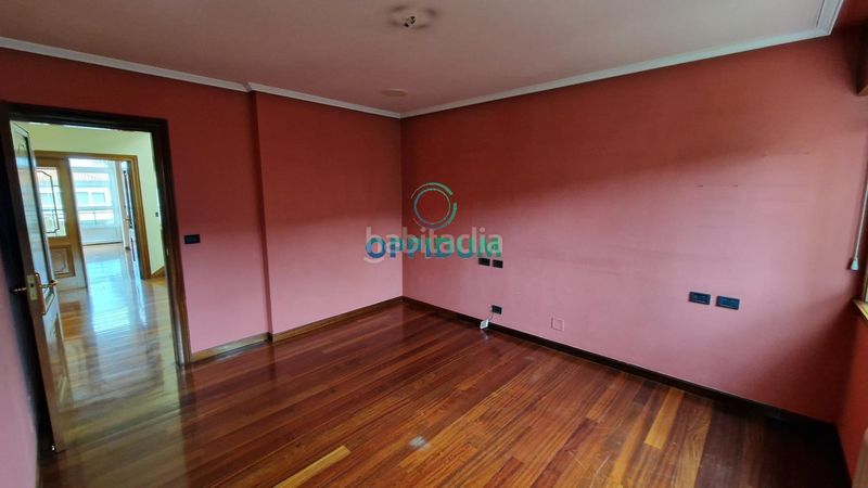 Foto 752e6564-d077-41be-ba57-fe7bda52679d. Casa adossada a avenida da pasaxe 55 a Eirís Coruña (A)