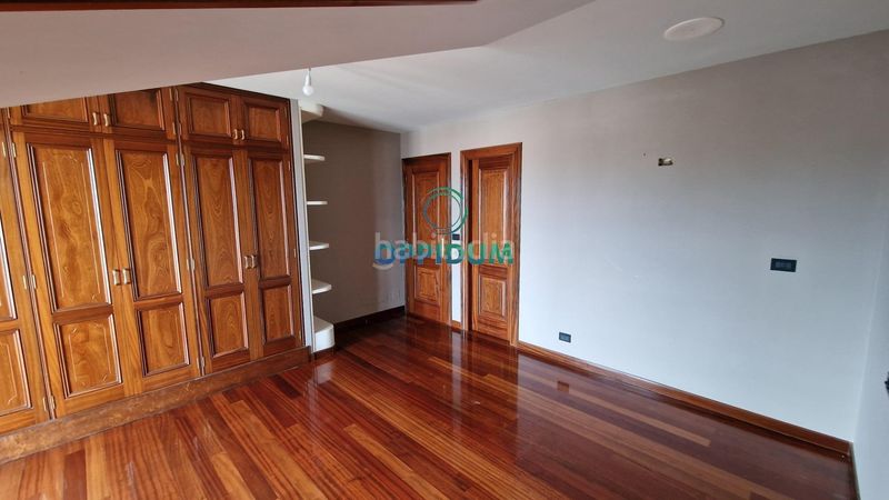 Foto 892e8d04-7868-43a7-bed3-43d78251a574. Casa adossada a avenida da pasaxe 55 a Eirís Coruña (A)