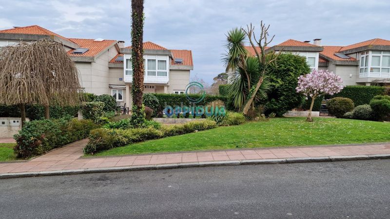 Foto bdf018b7-9b02-449b-a37b-4a7a1f7bcb33. Casa adossada a avenida da pasaxe 55 a Eirís Coruña (A)