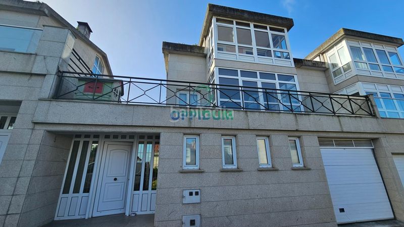 Foto d8eea3bc-ecaa-4027-80ff-e800fba89958. Casa adossada a avenida da pasaxe 55 a Eirís Coruña (A)