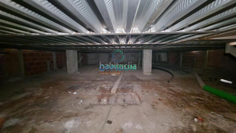 Foto c94b5624-4fad-41df-8e76-5da63d35aff6. Local comercial en calle calle rosalia castro 28 local en av. rosalía de castro, en Carral