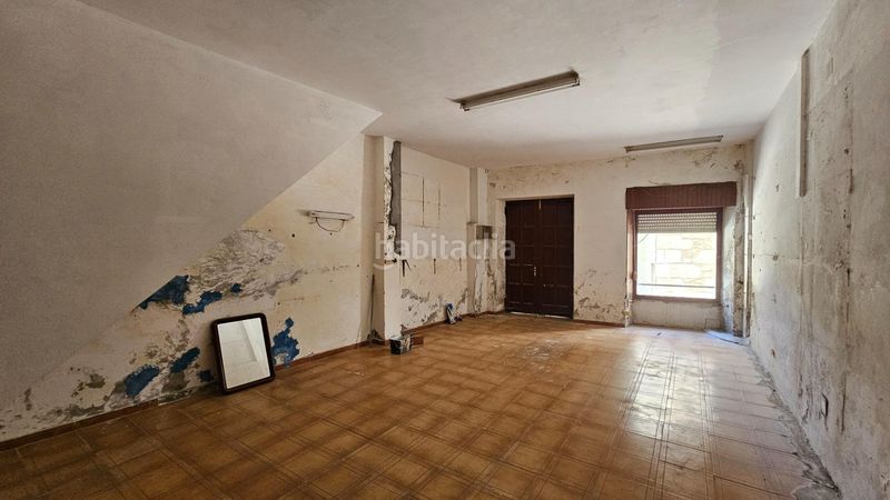 Foto a4949608-a55d-422d-8334-2e5957715509. Edifici a calle calle rosalía de castro 9 a Cee