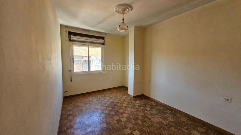 Foto ba973bd5-968c-4054-9838-7e43c1921a35. Edifici a calle calle rosalía de castro 9 a Cee