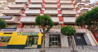 Business premise in Calle navas de tolosa 12. Venta local comercial en entreplanta centro jaen