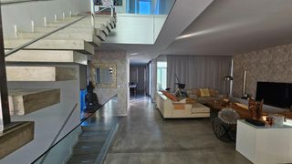 Chalet in Almeiras. Exclusiva propiedad con piscina, ascensor y gran garaje en culle
