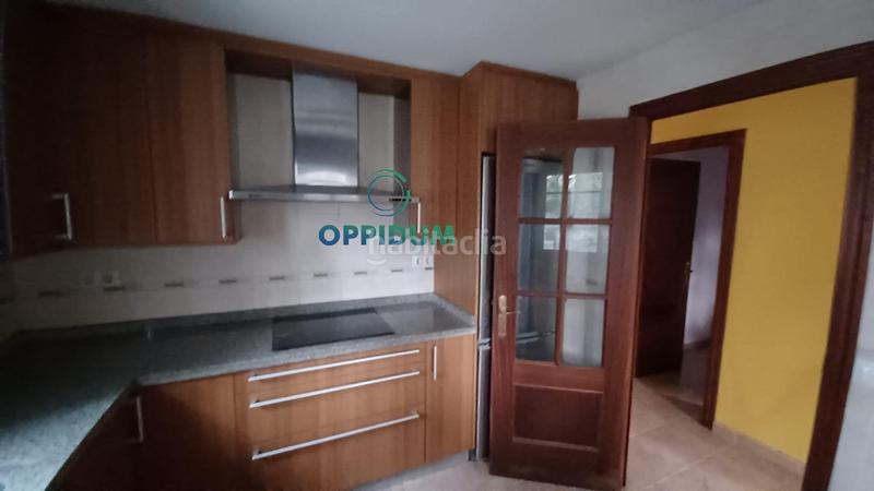 Foto 0df0a1b9-f9e9-44e5-b414-ca9c306e93bd. Chalet se vende vivienda unifamiliar de 4 dormitorios y 2 baños , a coruña. en Betanzos