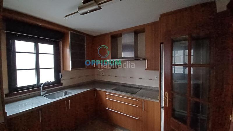 Foto b6db04eb-d649-4d27-b273-751bcc7848fc. Chalet se vende vivienda unifamiliar de 4 dormitorios y 2 baños , a coruña. en Betanzos