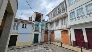 Casa adossada en San francisco 18-20. Se vende conjunto de 3 inmuebles en el casco histrico de betanz