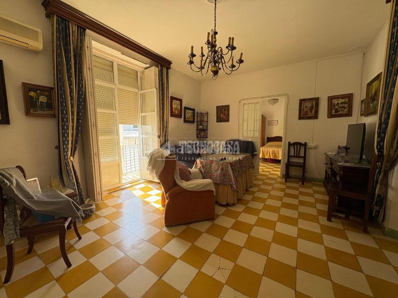 Foto 1b7bc716-efe7-4b0b-81c9-9d8c6005f199. Casa amb aparcament a Ayuntamiento-Barrio Alto Sanlúcar de Barrameda