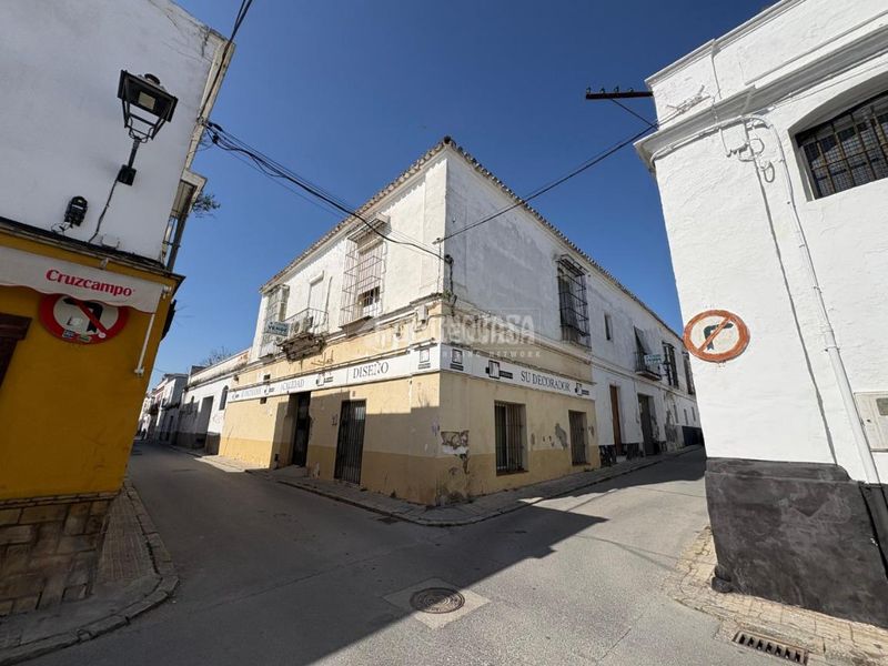 Foto 6cd7d72b-20cf-4981-87d2-a1c23146b92b. Casa amb aparcament a Ayuntamiento-Barrio Alto Sanlúcar de Barrameda