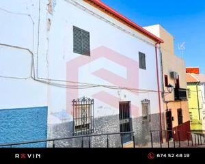 Xalet  Calle santísima trinidad. Chalet pareado en el corazón de jaén