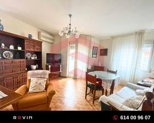 Appartement  Calle salvador vicente de la torre. Oportunidad en una de las zonas más cómodas de jaén.