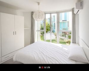 Duplex  Calle llana de san juan 41. Dúplex reformado en residencial privado con piscina — casco hist