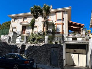 Casa aparellada  Calle pintor francisco velasco. Chalet pareado en zona centro de laredo