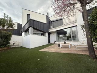 Chalet en Centelles. Espectacular casa en centro centelles!!