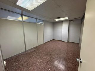 Oficina en Ca n'Aurell. Oficina en venta por 188,000  espacio perfecto para tu negocio
