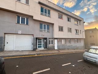 Pis a Calle el papito 8. Piso exterior en el sobradillo