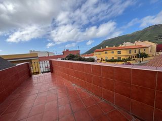 Casa adossada en Tegueste. Se vende hermosa casa en tegueste con terrazas .
