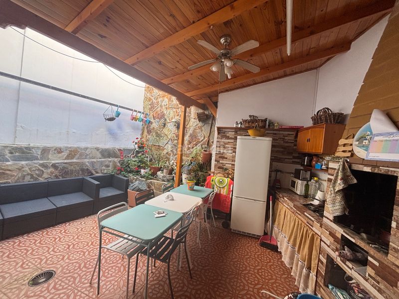 Foto a784ac56-b41c-4da0-a903-cf5dc8b2f8f0. Casa amb aparcament a Barranco Hondo Candelaria
