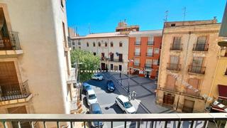 Piso  Carrer josep hernández mira 16. Piso centro jijona  buen estado tres habitaciones