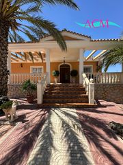 Chalet  Carrer del pí 35. Chalet con piscina vistas esquina muchamiel