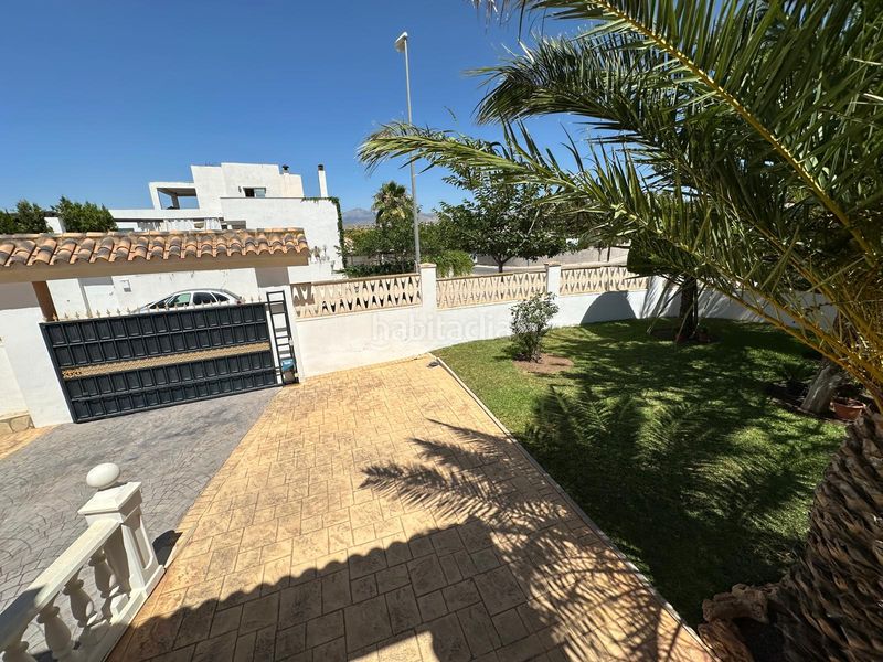 Foto 30692d45-8fea-4a77-aa24-3a28a18da4e0. Xalet amb xemeneia calefacció aparcament piscina a Mutxamel