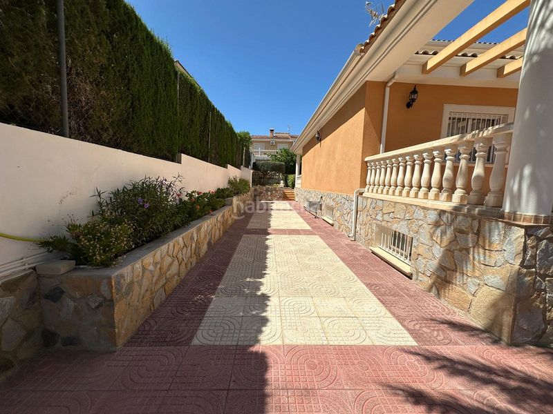 Foto 81fe3e11-b515-40a5-b063-7e3e277634a2. Xalet amb xemeneia calefacció aparcament piscina a Mutxamel