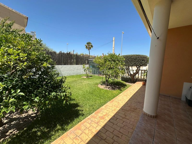 Foto ef570137-e6c2-46db-ae1b-a893a14d1e32. Xalet amb xemeneia calefacció aparcament piscina a Mutxamel