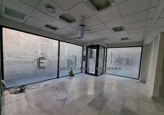 Local Comercial en Calle María Auxiliadora 30