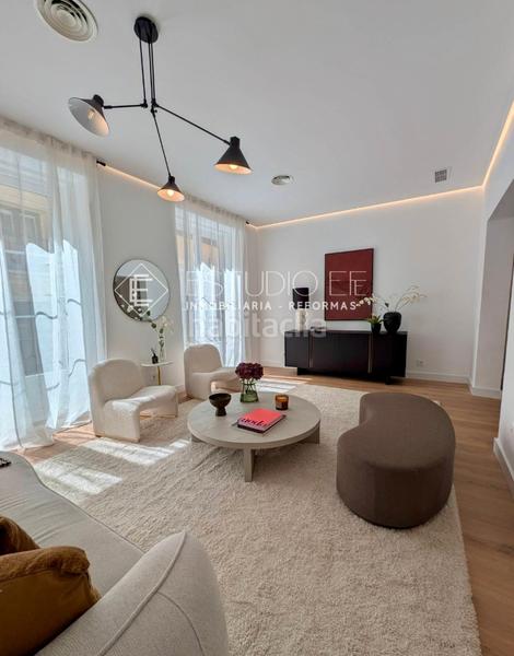 Foto 8ebffeda-3809-4230-a73b-24cd2faadb82. Appartamento in calle de las tres cruces 7 in Sol Madrid