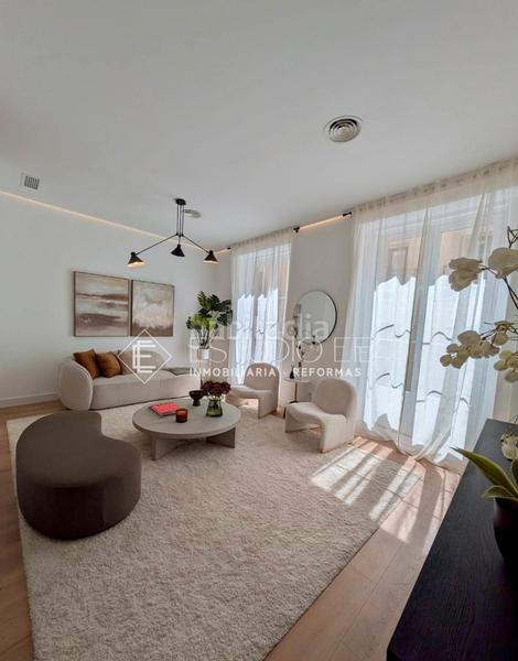 Foto 922b8b41-3c69-410f-a8da-e4e60838b289. Appartamento in calle de las tres cruces 7 in Sol Madrid