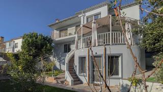 Casa a Mas Romeu. Casa con jardín y terraza