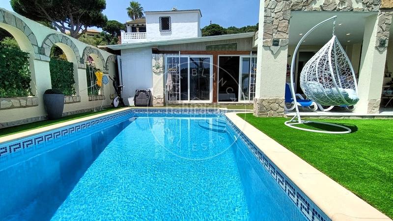 Foto 53bfc74c-3e58-4831-b927-88f2c4f9d5e2. House with parking pool in Serra Brava Lloret de Mar