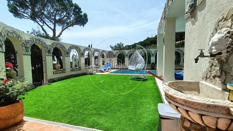 Foto 88aeb2a3-b2a5-4eb2-8cfb-636038bc542c. House with parking pool in Serra Brava Lloret de Mar
