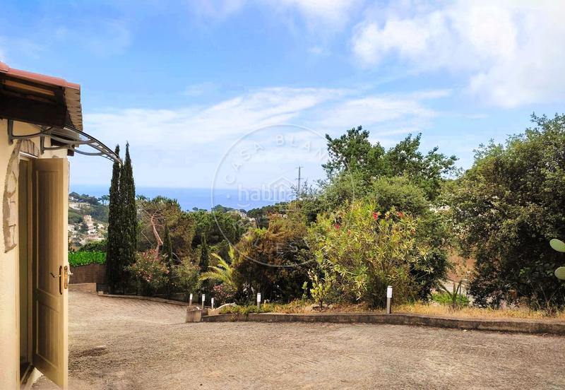 Foto e19884f2-2bff-4247-a431-ca31e8a6708c. House with parking pool in Serra Brava Lloret de Mar