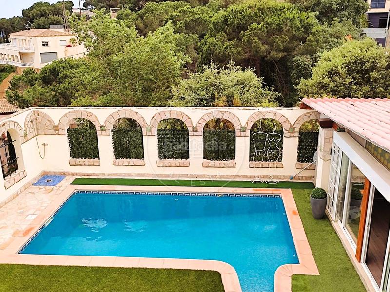 Foto f9b7c1ca-4308-4543-8ce5-f8c46fd38470. House with parking pool in Serra Brava Lloret de Mar