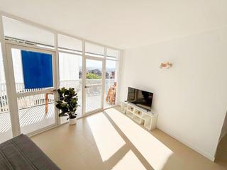 Apartament a Centre. Luminoso piso con gran terraza, piscina y plaza de aparcamiento