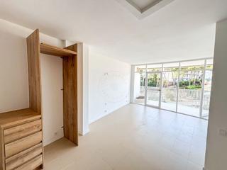 Apartament a Centre. Luminoso piso con gran terraza, piscina y plaza de aparcamiento
